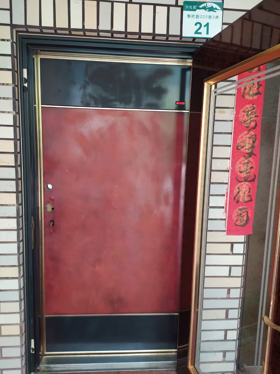 高雄住宅鐵門除鏽改色翻新 施工前